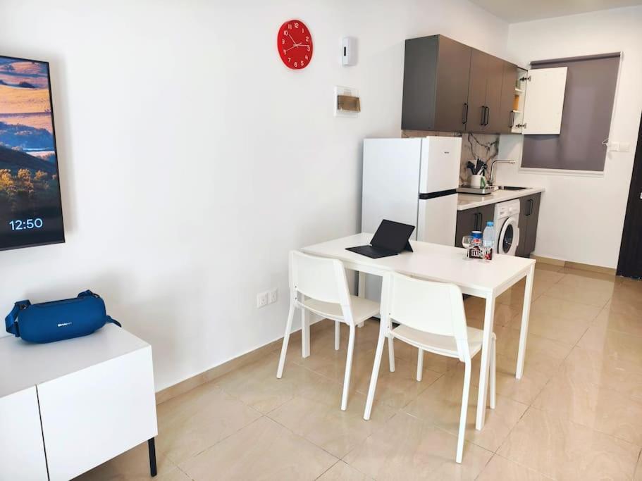 Cozy Near Harbor District 200 Mbits Xbox X Apartament Pafos
