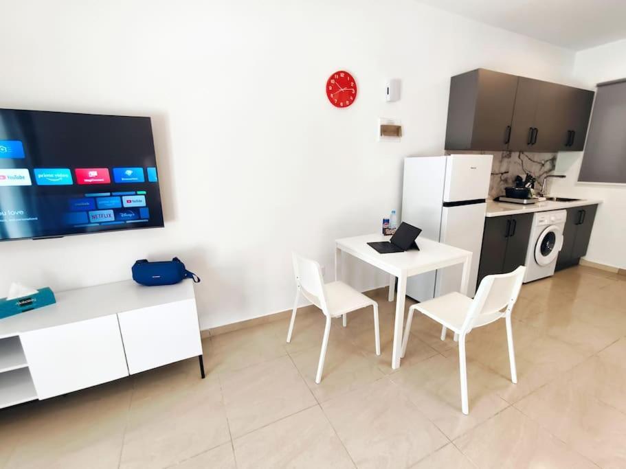 Cozy Near Harbor District 200 Mbits Xbox X Apartament