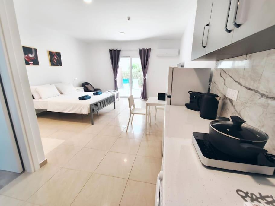 Cozy Near Harbor District 200 Mbits Xbox X